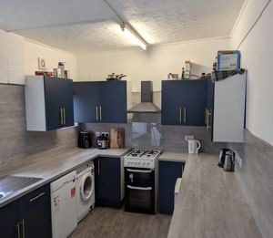 kitchen - click for photo gallery